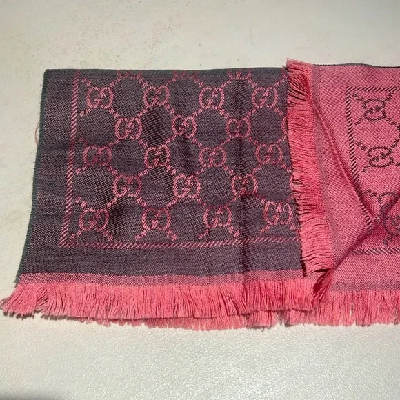 Gucci Pink and Gray Scarf with Monogram Pattern 19x72 - Picture 2 of 4